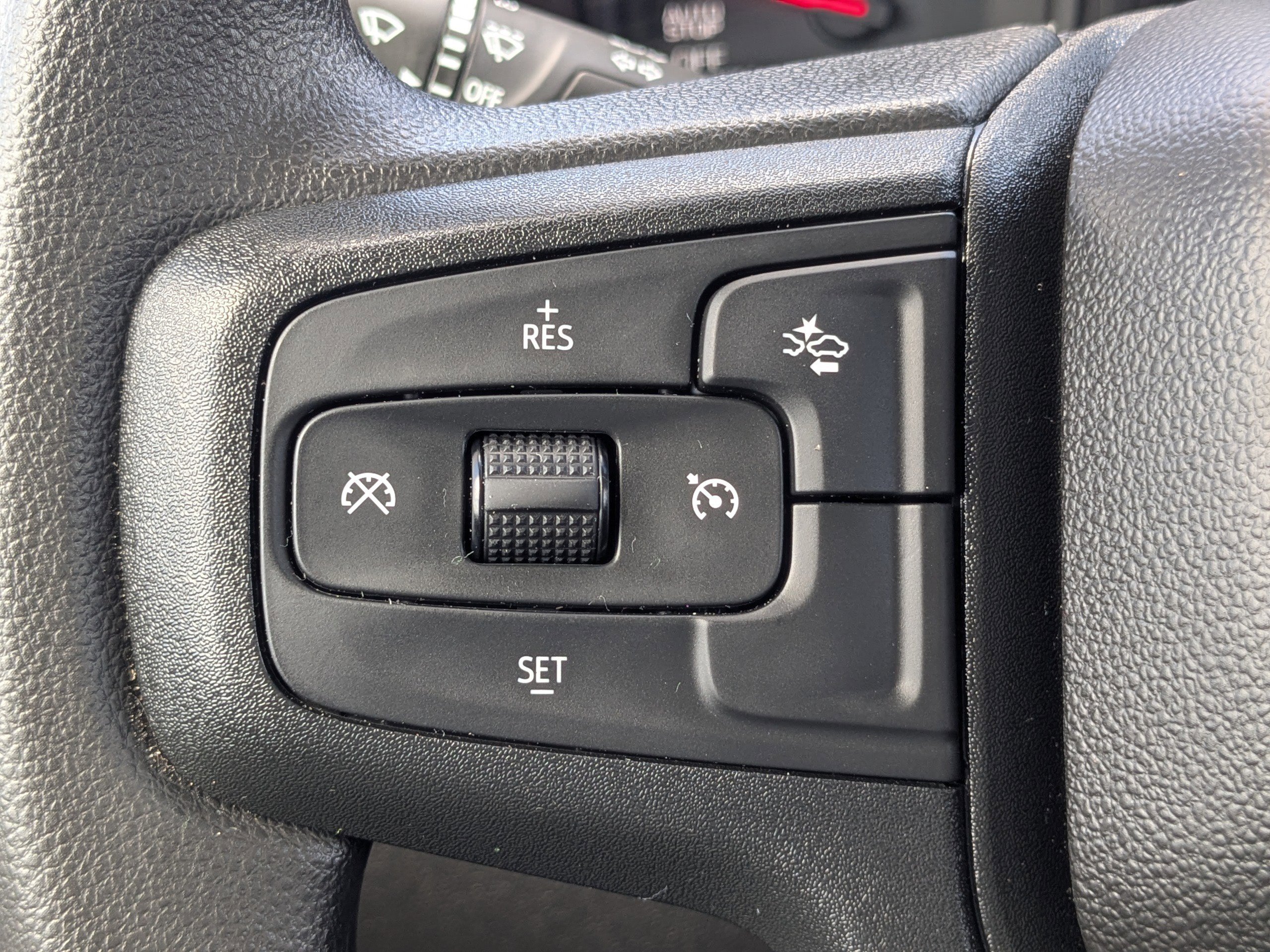 Used 2025 Chevrolet Silverado 1500 Custom image 25