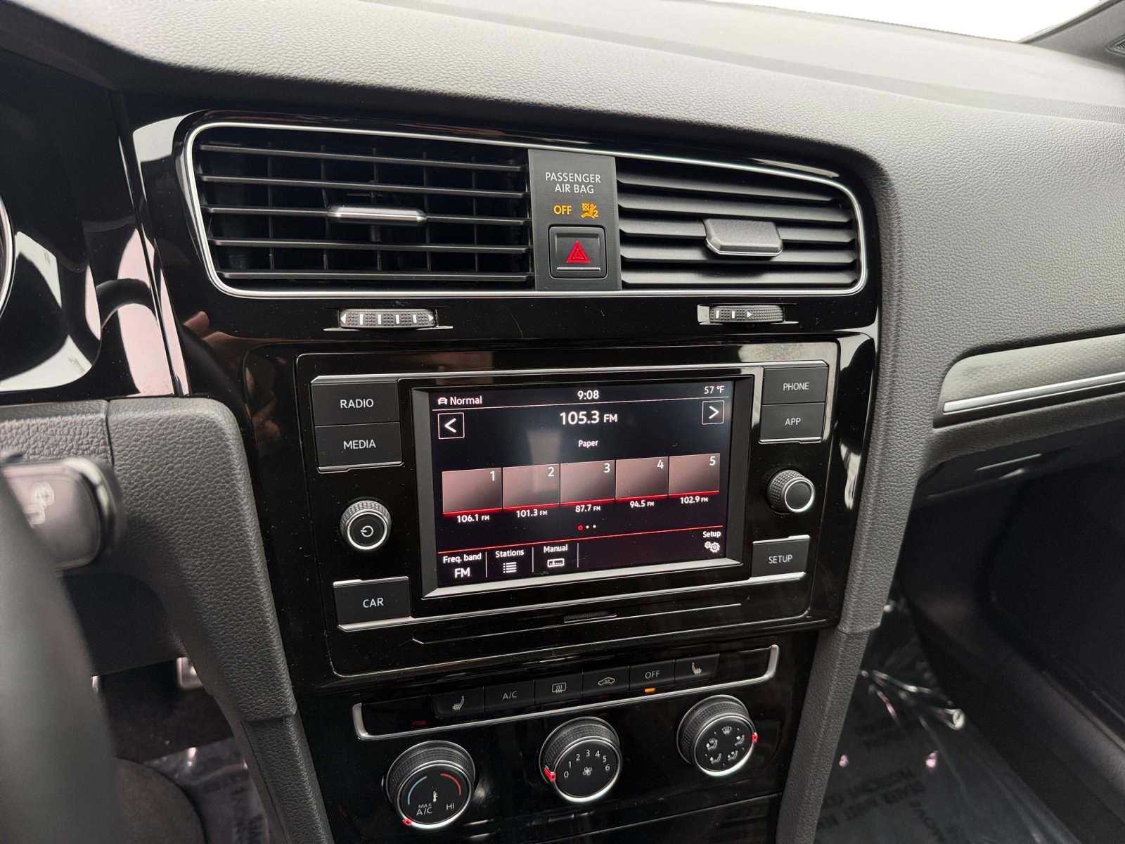 Used 2018 Volkswagen Golf 4-Door image 12