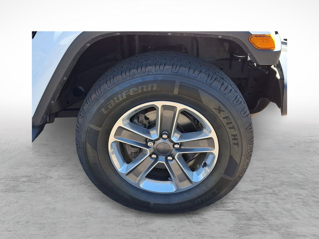 Used 2022 Jeep Wrangler Unlimited Sahara w/ Cold Weather Group AWD/4WD image 9