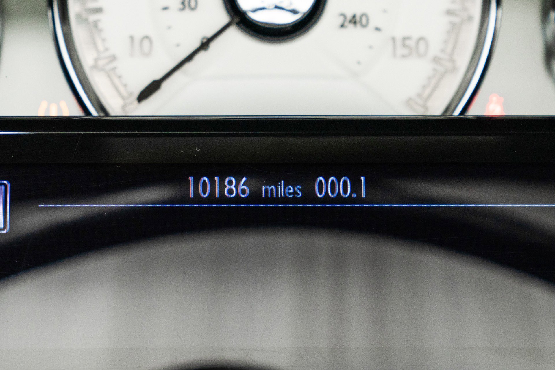 Used 2017 Rolls-Royce Dawn image 19