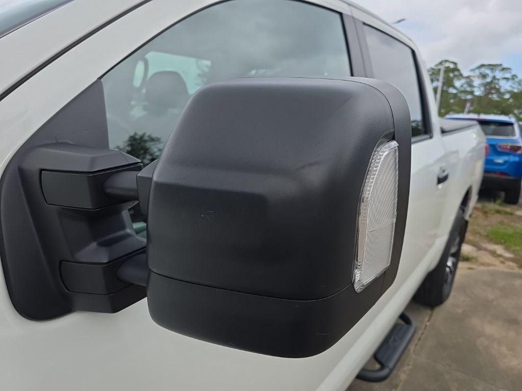 Used 2023 Nissan Titan SV w/ SV Convenience Package image 3
