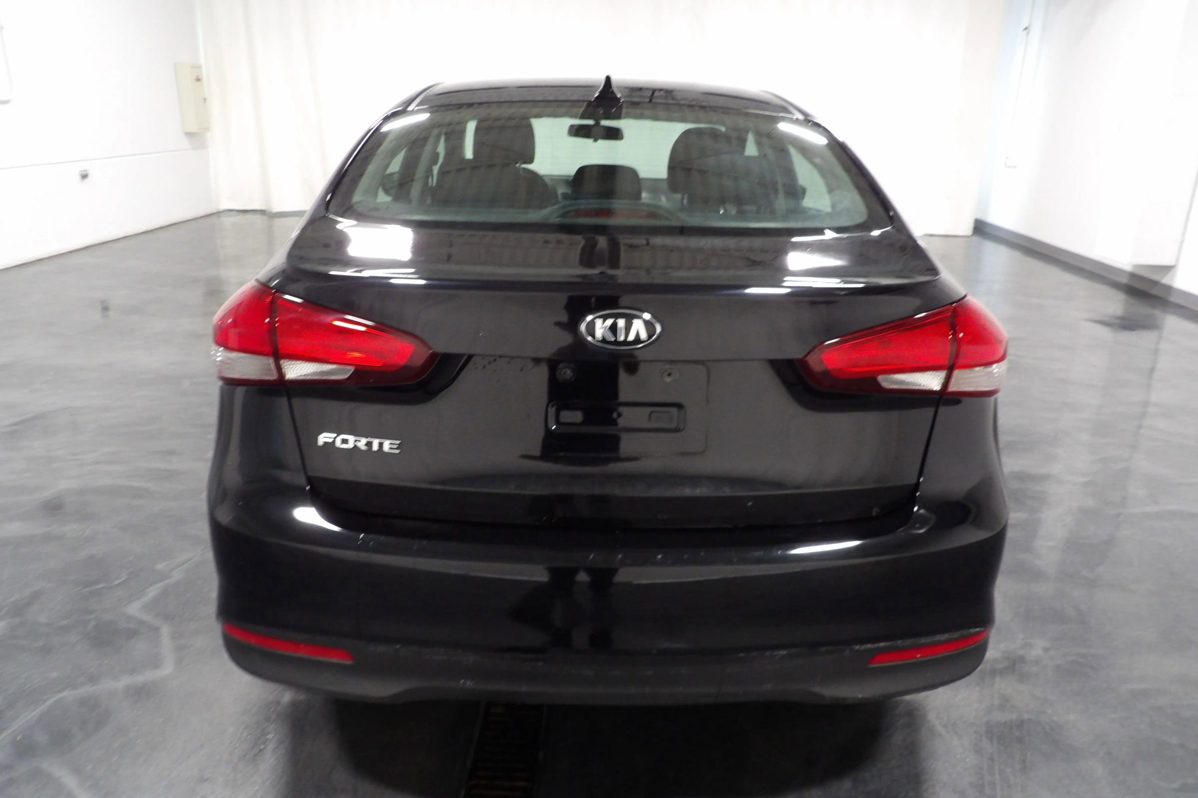 Used 2017 Kia Forte LX image 5