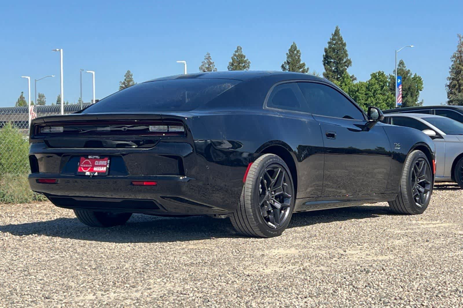 Used 2024 Dodge Charger Daytona R/T w/ Plus Group AWD/4WD image 3