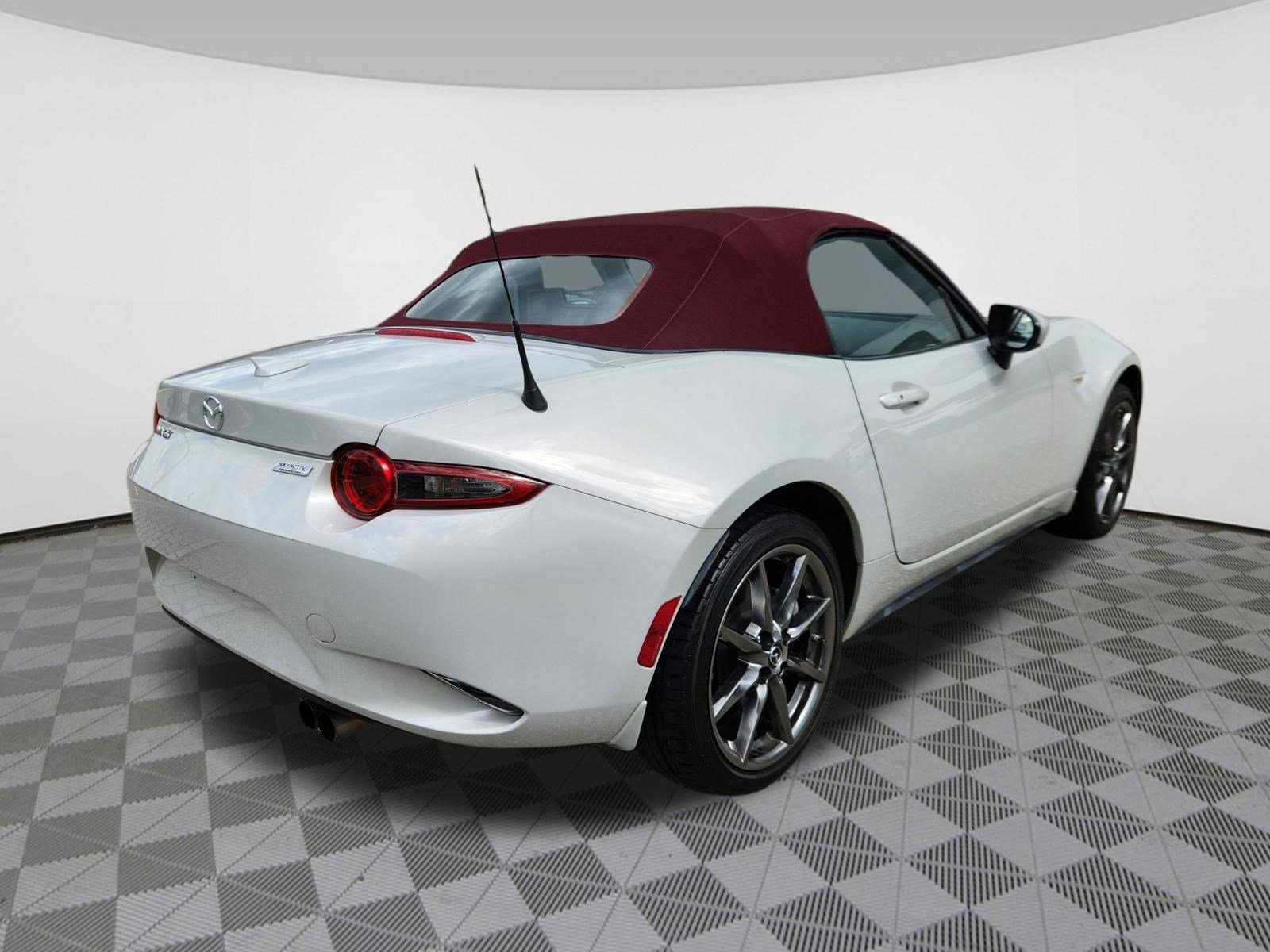 Used 2018 MAZDA MX-5 Miata Grand Touring RWD image 4