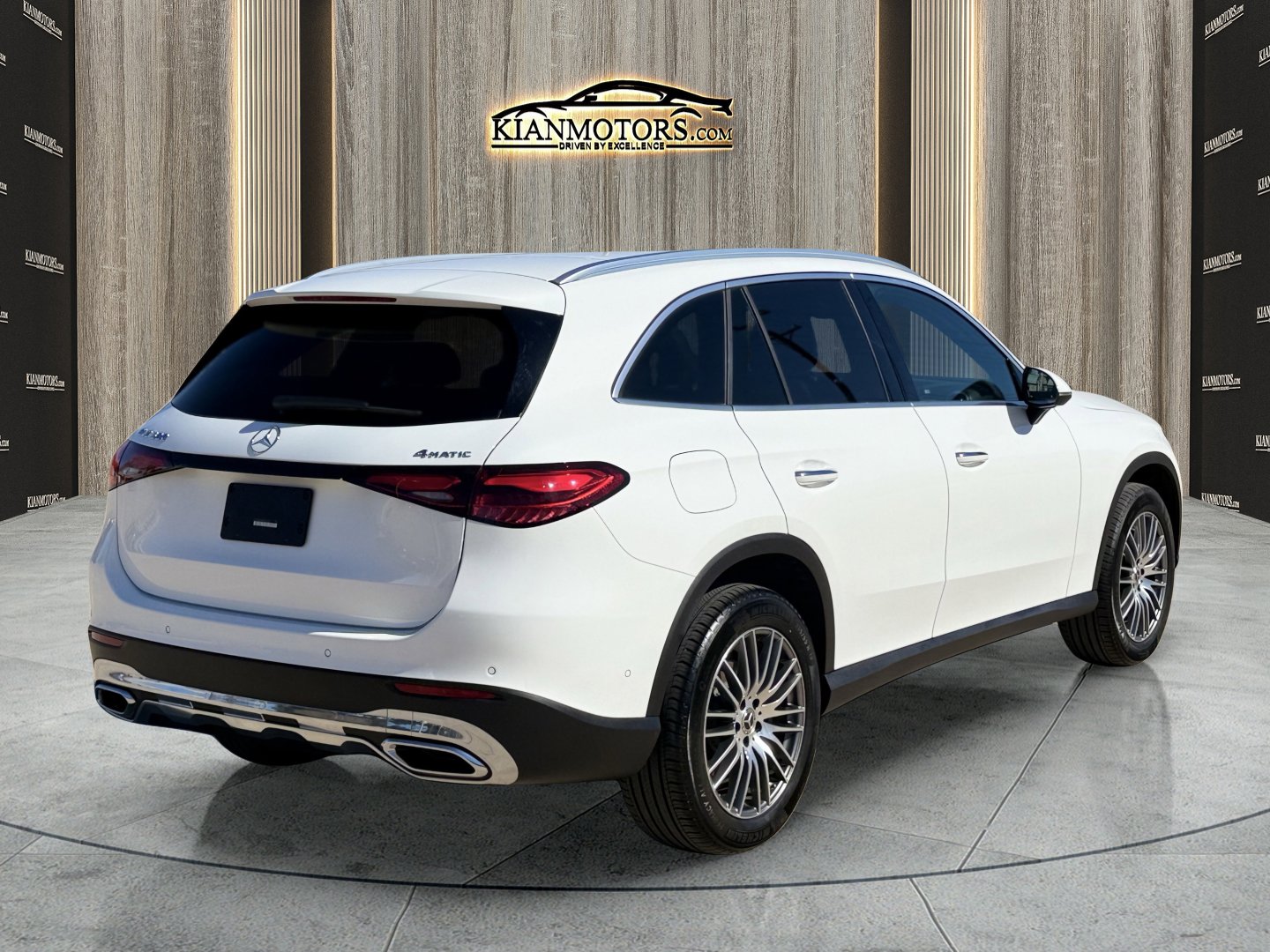 Used 2025 Mercedes-Benz GLC 300 4MATIC image 8