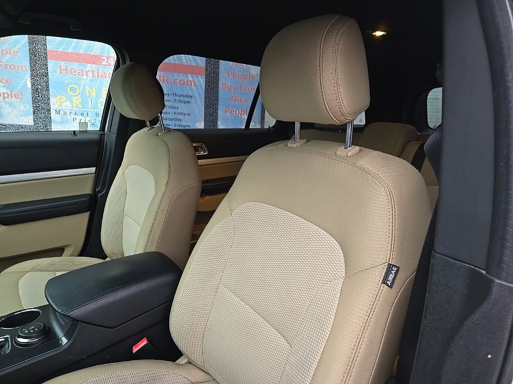 Used 2017 Ford Explorer XLT image 37