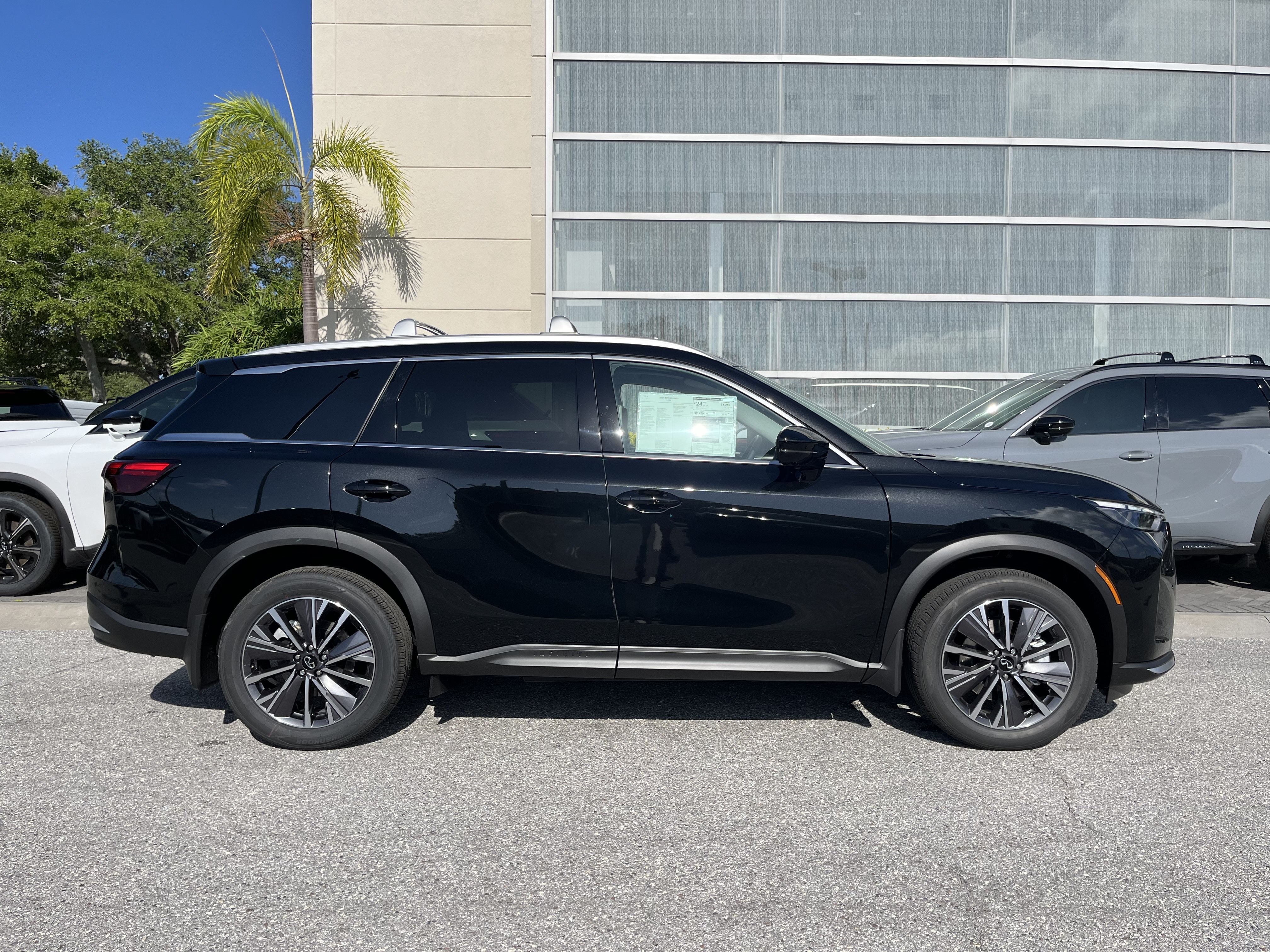 New 2027 INFINITI QX60 Luxe w/ Cargo Package FWD image 7
