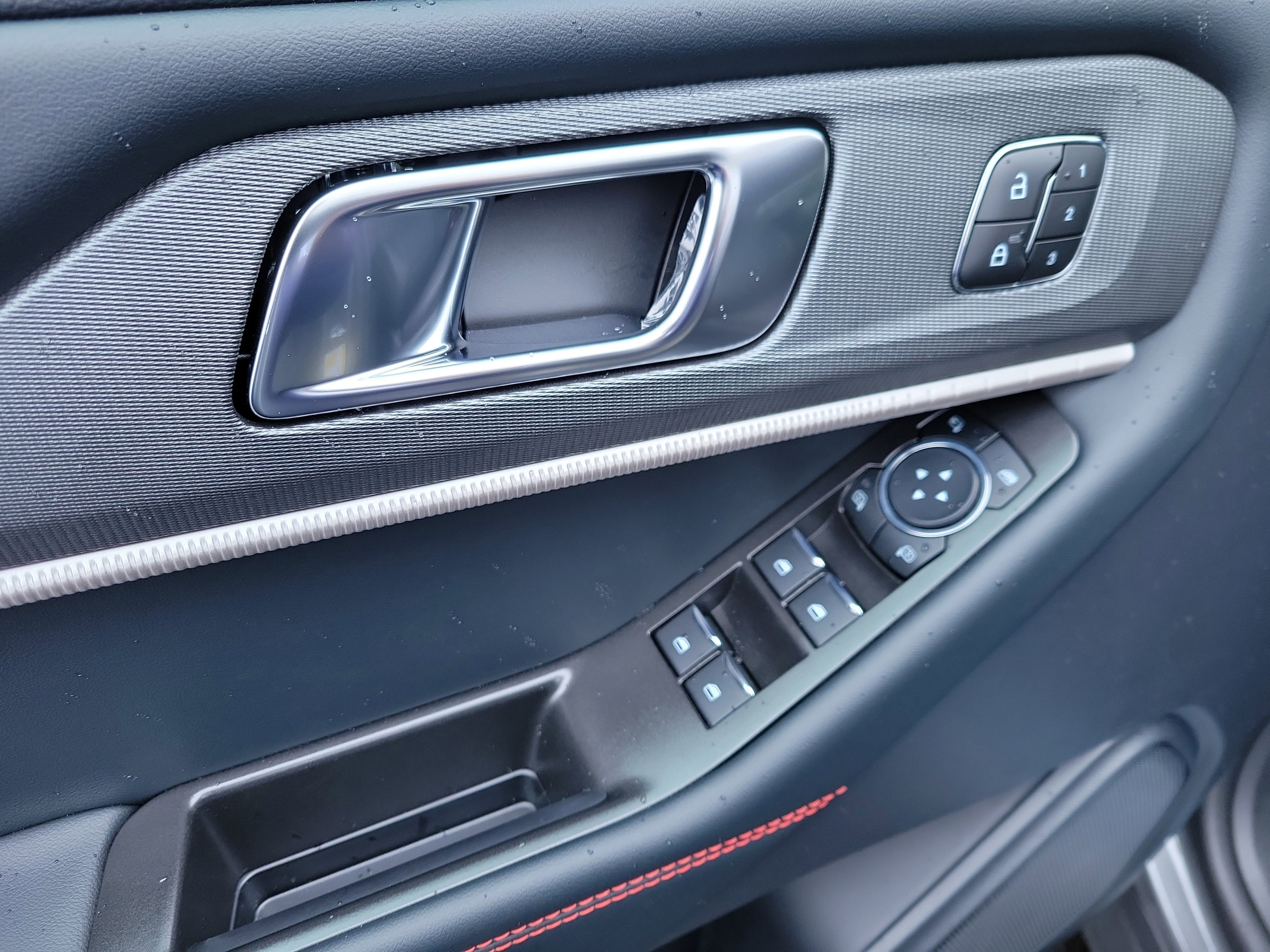 New 2025 Ford Explorer ST-Line w/ Premium Package image 15