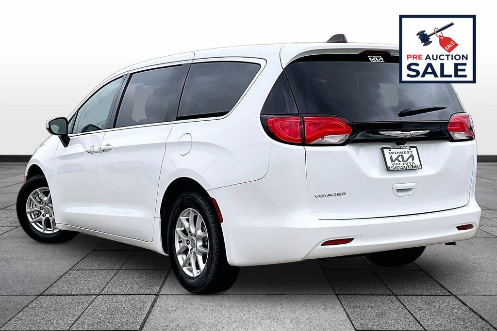 Used 2023 Chrysler Voyager LX FWD image 11