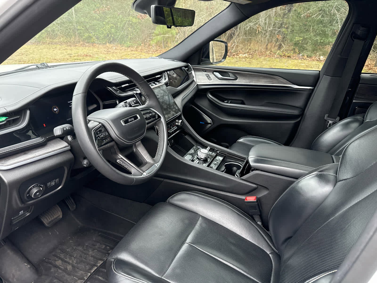 Used 2023 Jeep Grand Cherokee Overland w/ Luxury Tech Group IV image 7