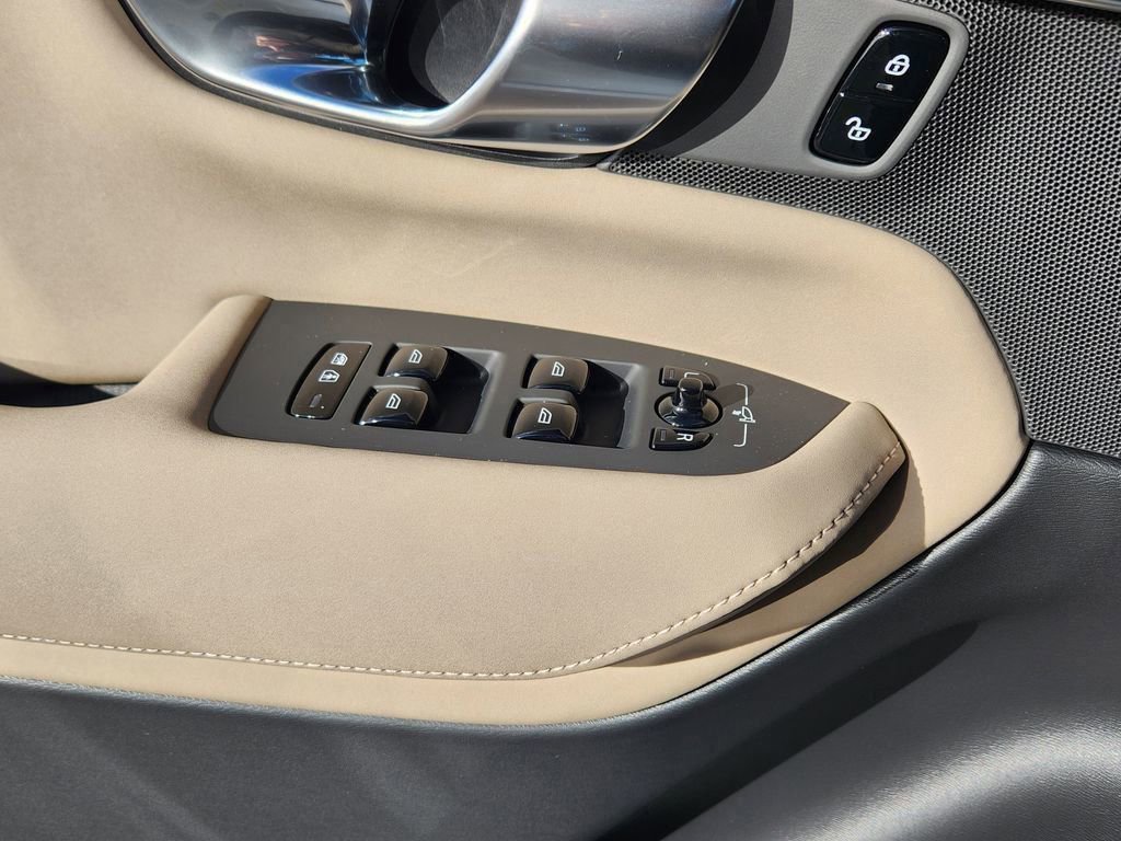New 2026 Volvo XC90 B6 Plus w/ Protection Package Premier AWD/4WD image 5