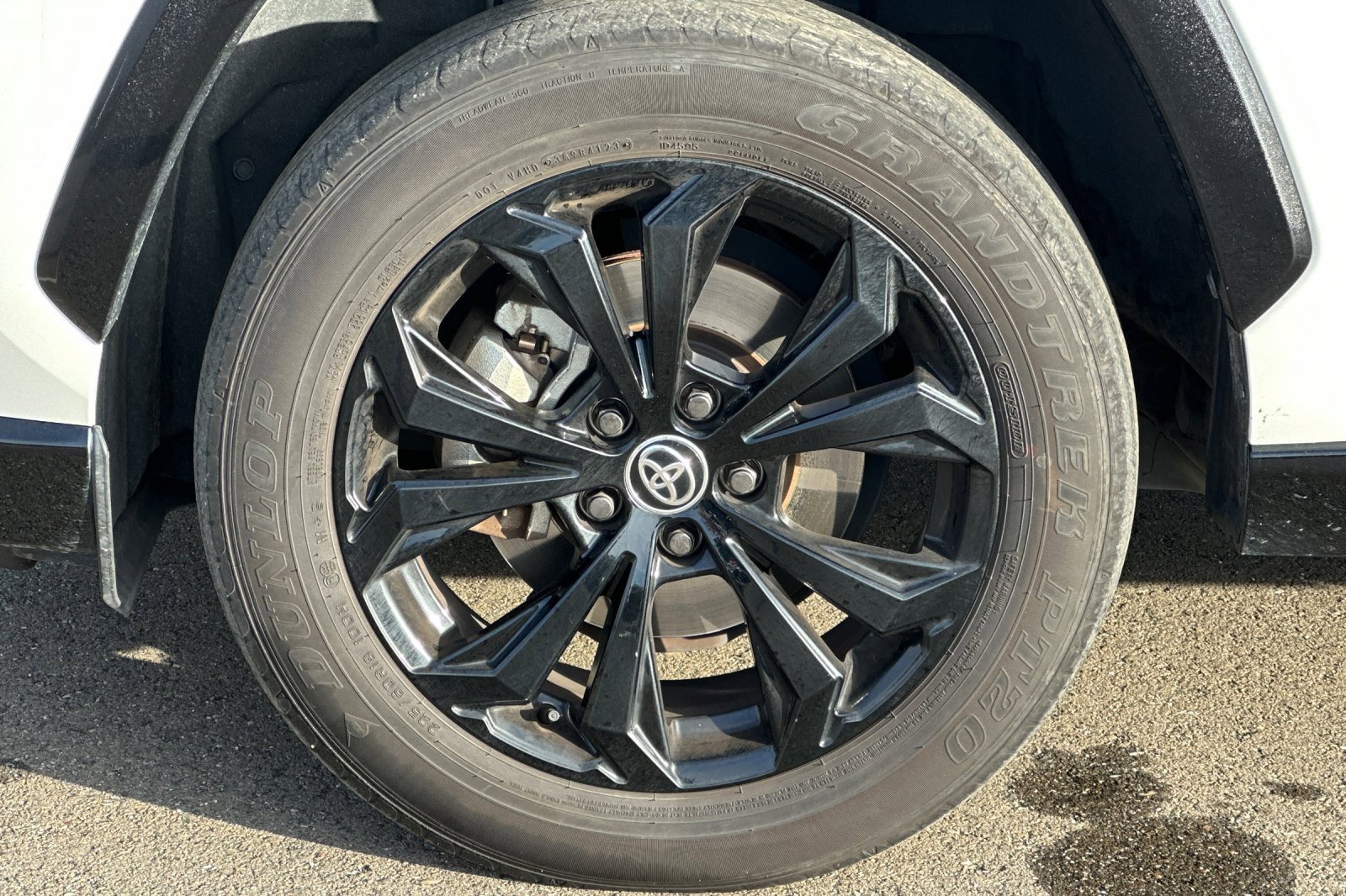 Used 2024 Toyota RAV4 SE image 46