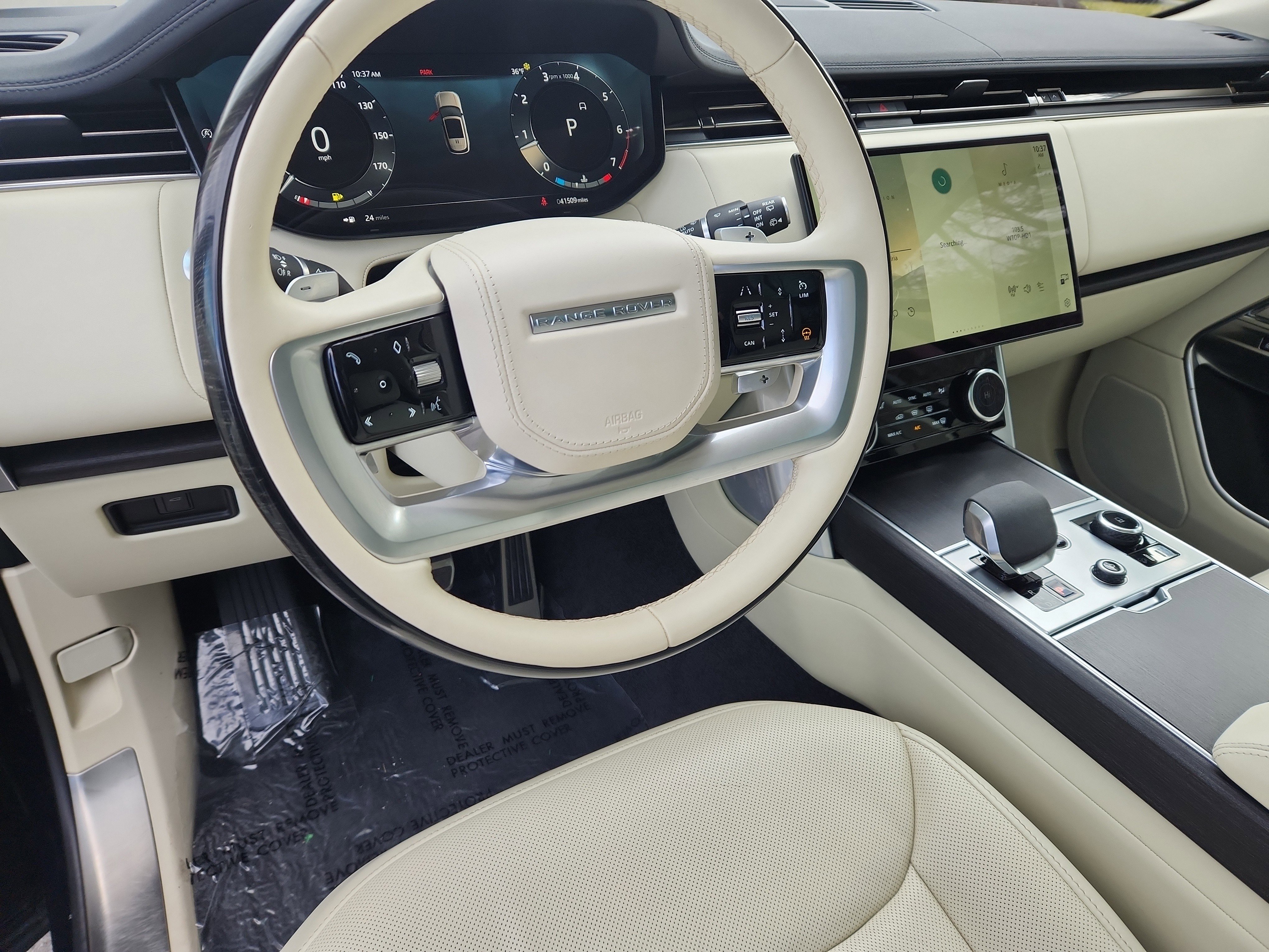 Used 2023 Land Rover Range Rover Long Wheelbase SE image 15