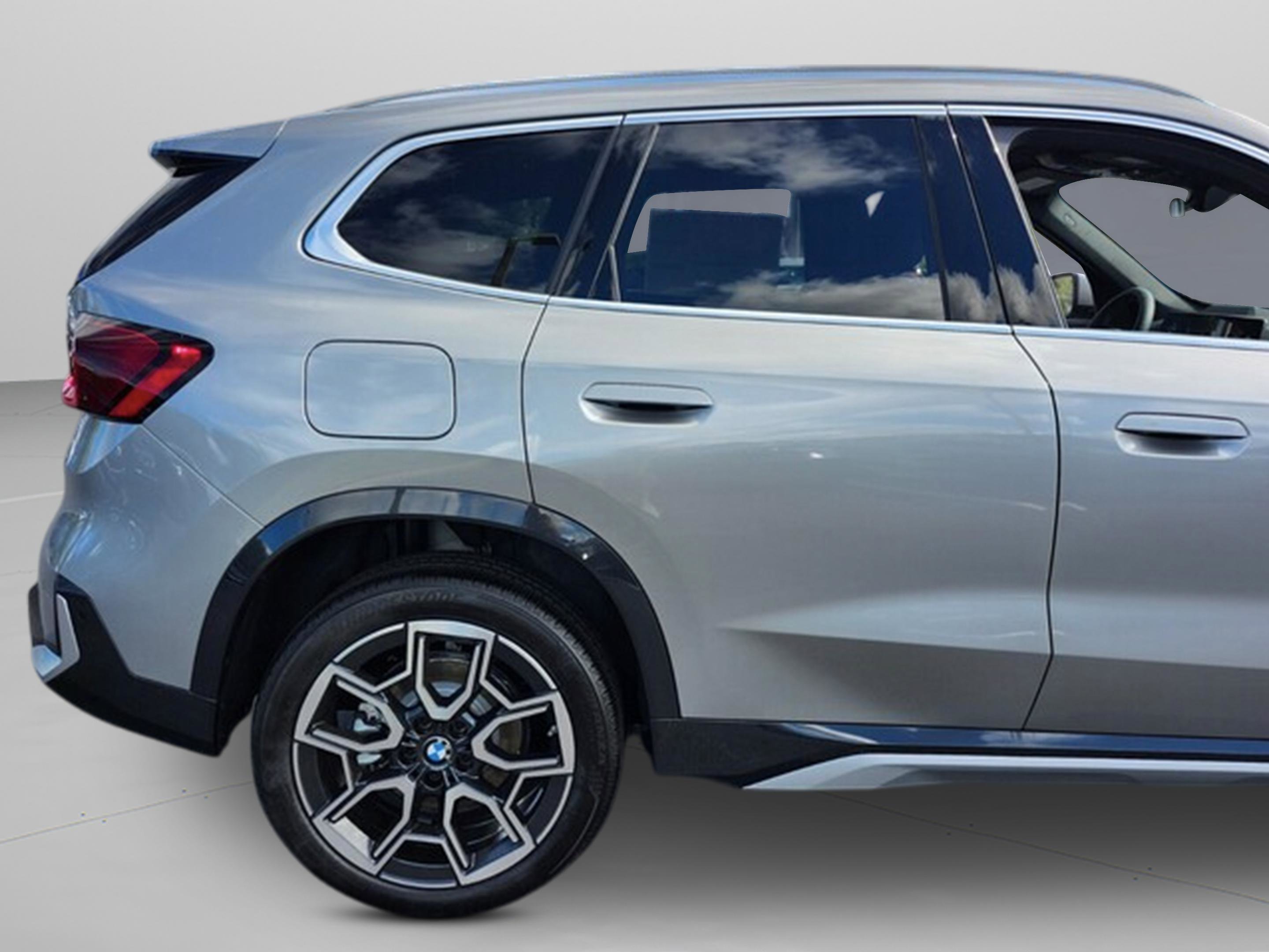 New 2026 BMW X1 xDrive28i w/ M Sport Package AWD/4WD image 40