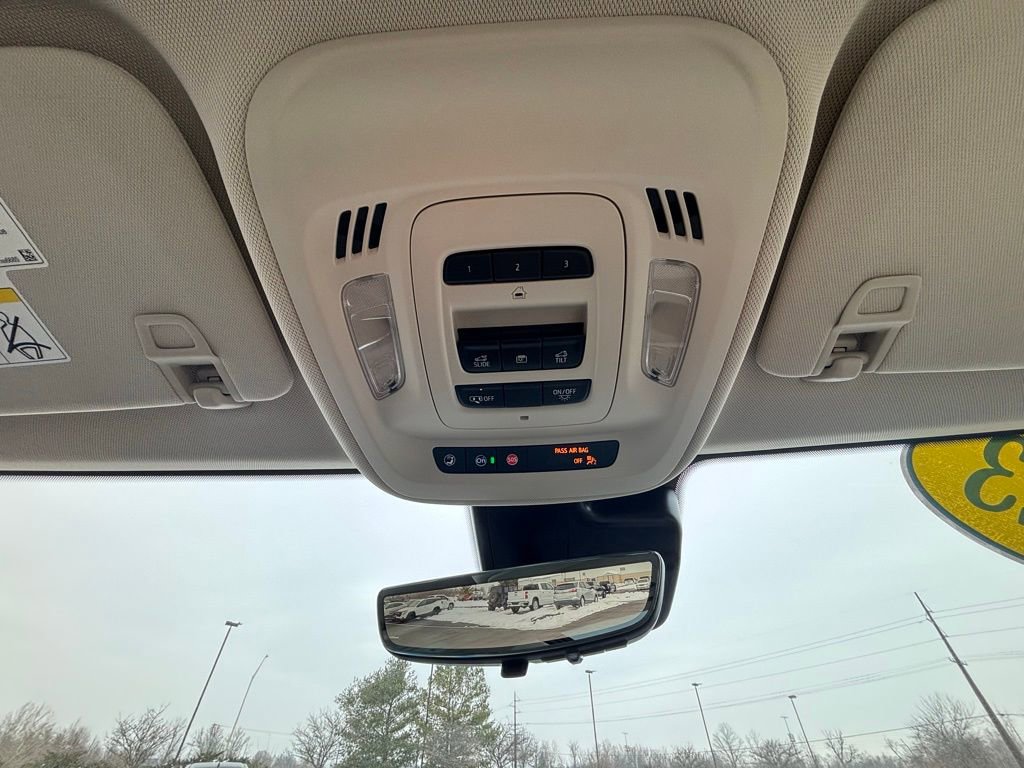 Used 2023 Buick Envision Avenir image 42