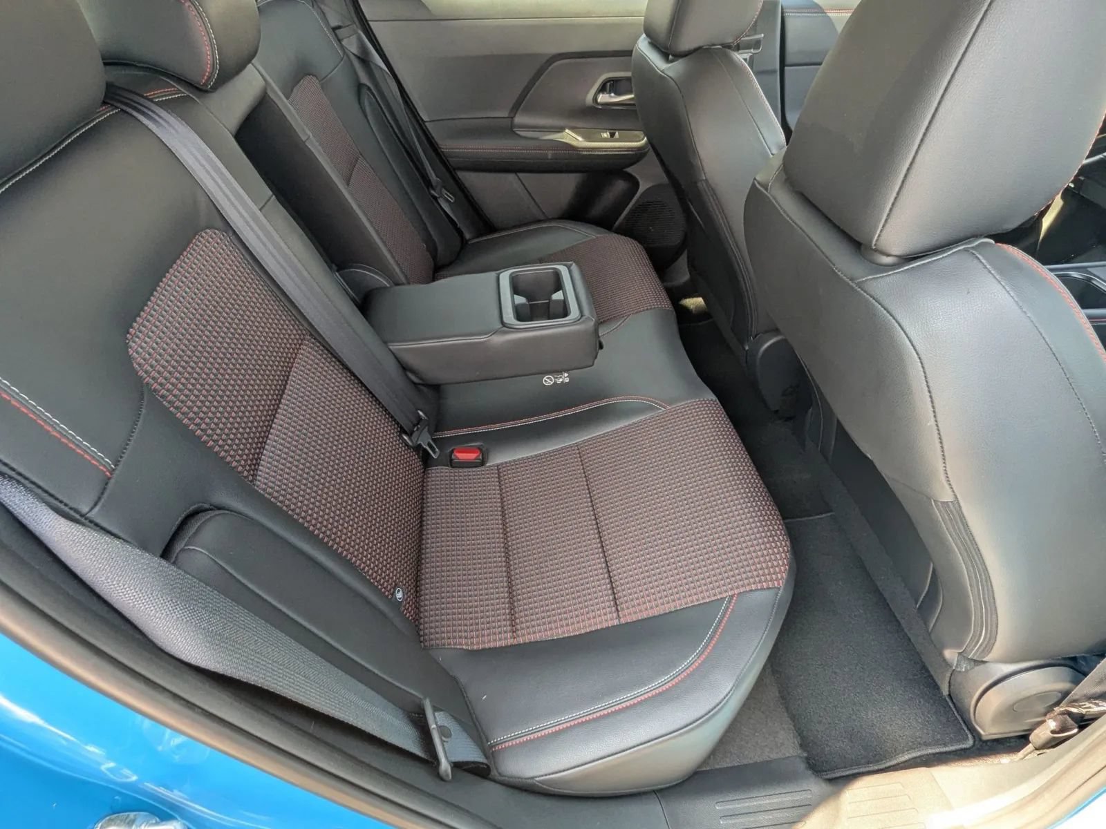 Used 2025 Nissan Kicks SR FWD image 14