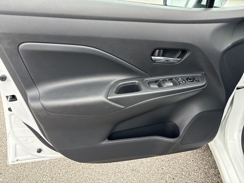 Used 2025 Nissan Versa SV image 8