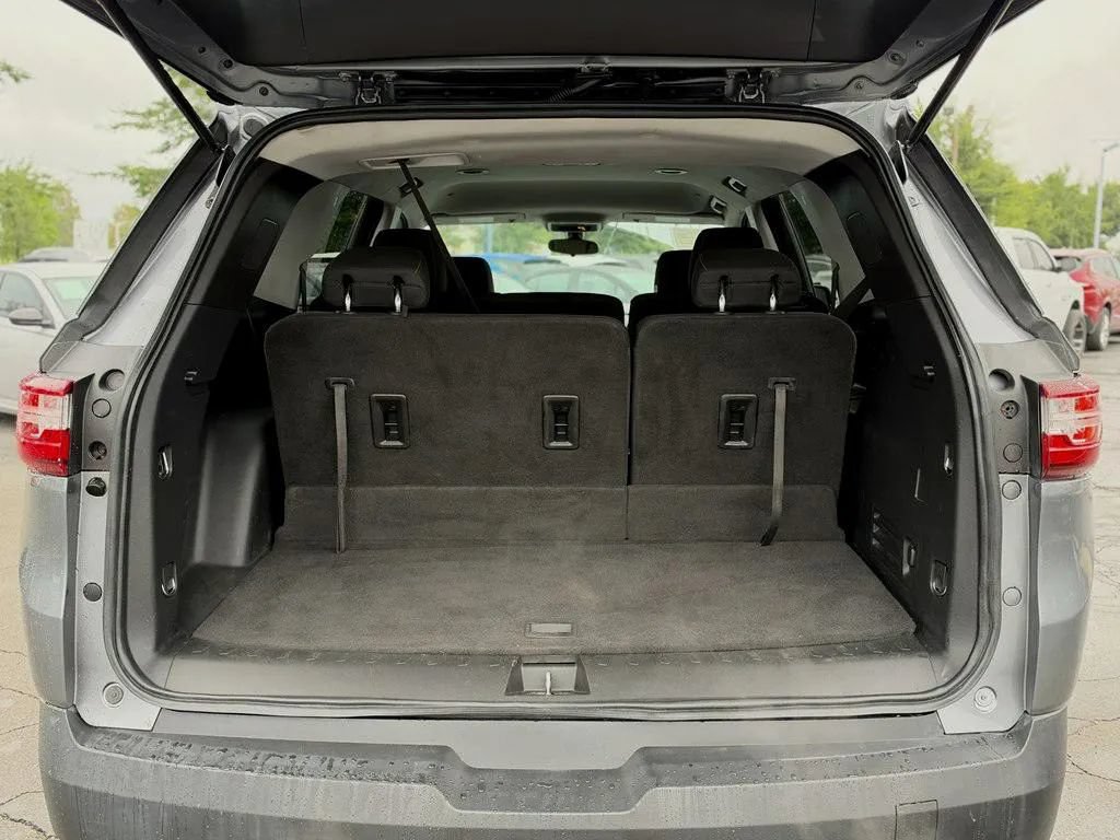Used 2021 Chevrolet Traverse LS FWD image 19