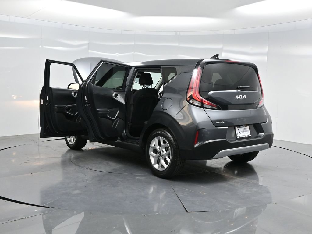 Used 2023 Kia Soul LX w/ LX Technology Package image 43