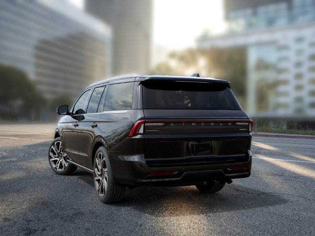 New 2027 Lincoln Navigator Reserve AWD/4WD image 10