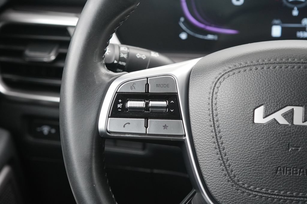 Used 2025 Kia Telluride LX FWD image 13