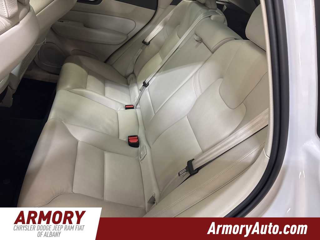 Used 2024 Volvo XC60 B5 Plus image 30