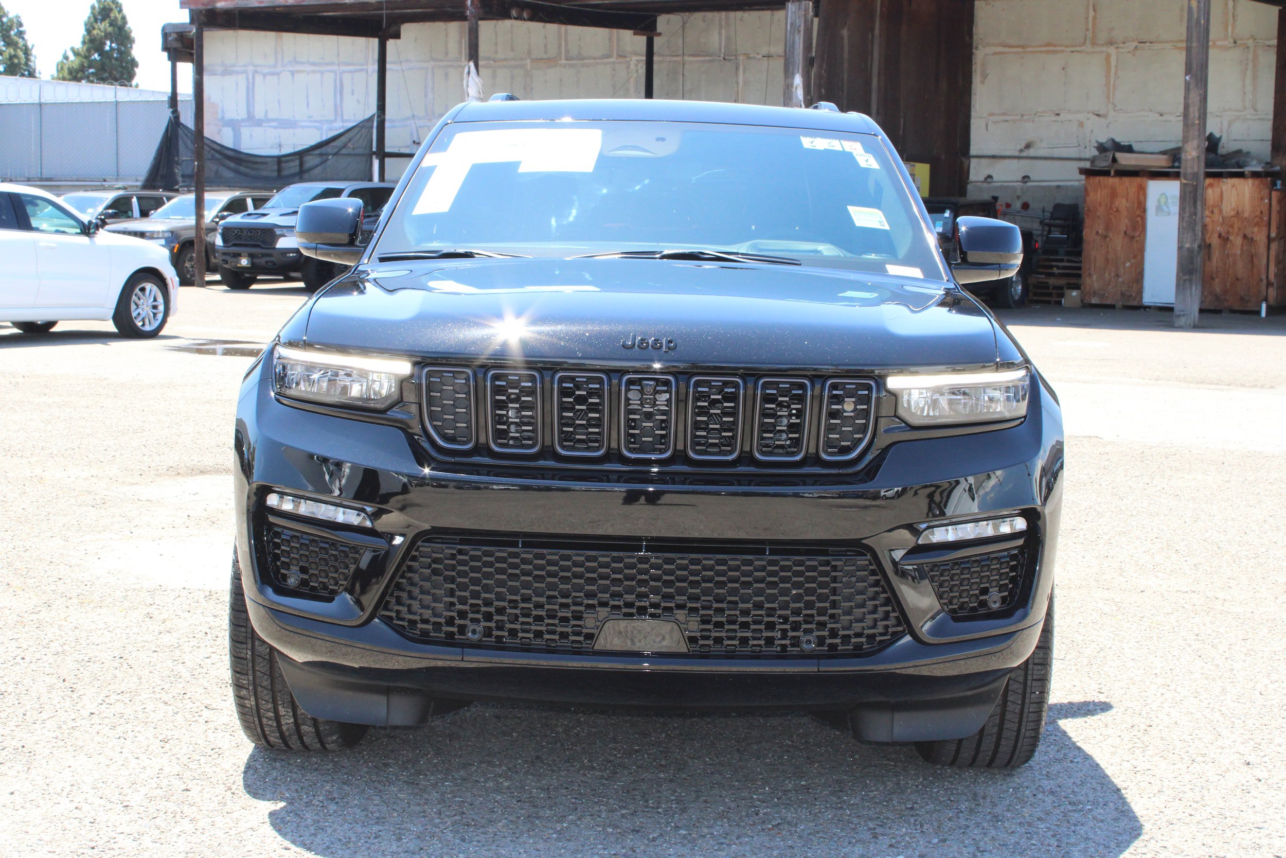 New 2025 Jeep Grand Cherokee Summit AWD/4WD image 2
