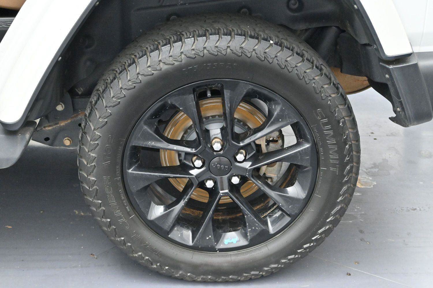 Used 2022 Jeep Wrangler Unlimited Sahara AWD/4WD image 35