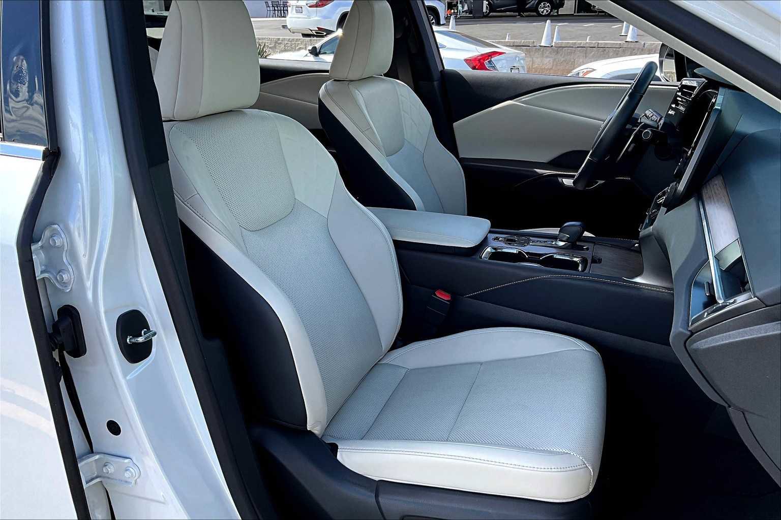 Used 2024 Lexus RX 350h w/ Convenience Package image 9