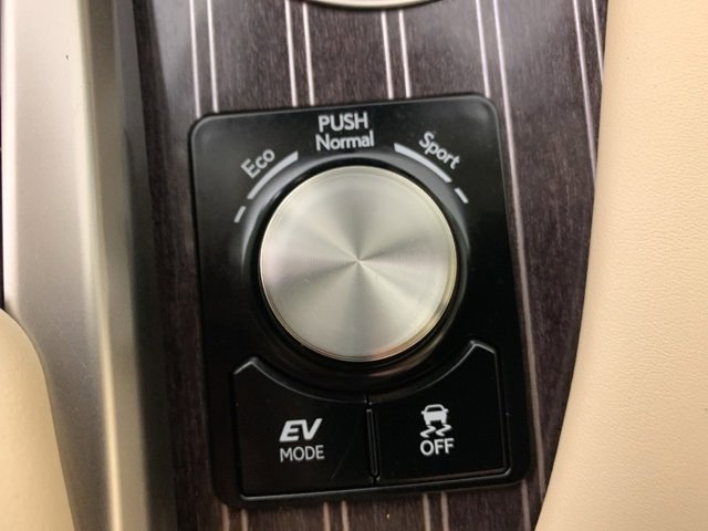 Used 2022 Lexus RX 450h AWD w/ Luxury Package image 29