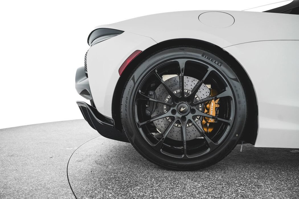 Used 2025 McLaren Artura Spider RWD image 18