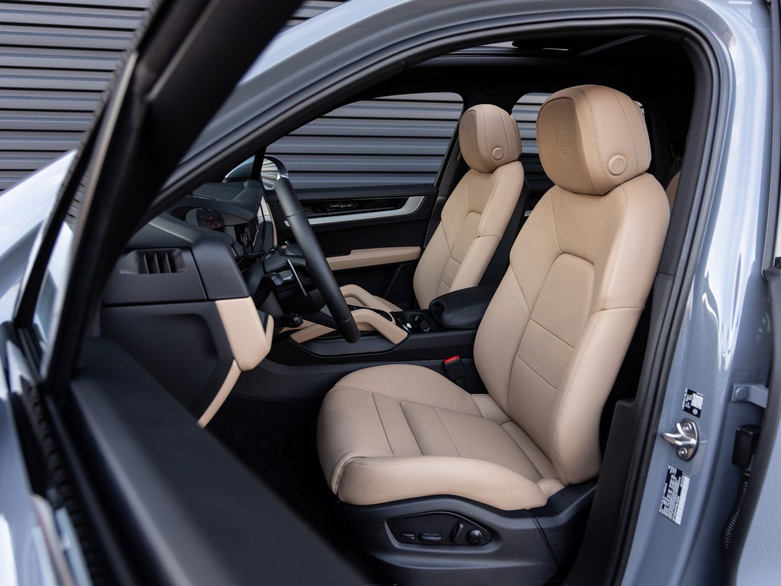 Certified 2026 Porsche Cayenne E-Hybrid image 5