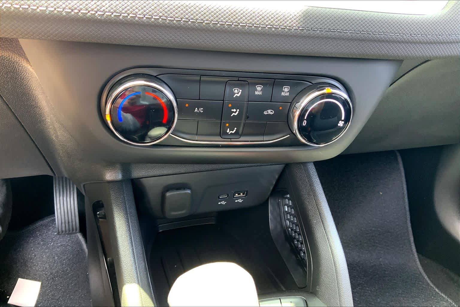 Used 2024 Chevrolet TrailBlazer LS w/ LS Convenience Package FWD image 30