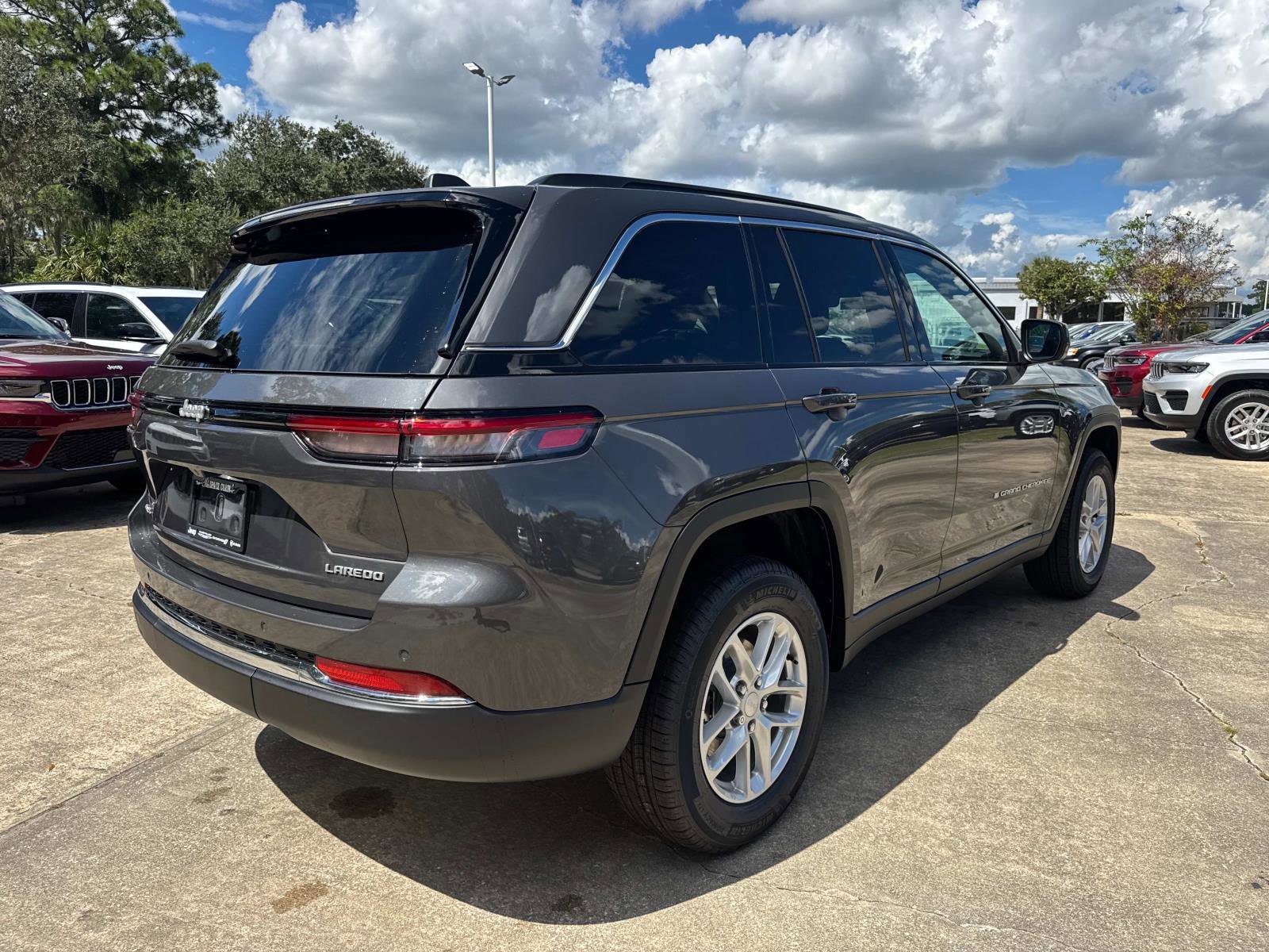 New 2025 Jeep Grand Cherokee Laredo X w/ Luxury Tech Group I image 3