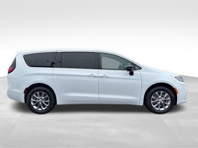 New 2026 Chrysler Pacifica Select AWD/4WD image 8