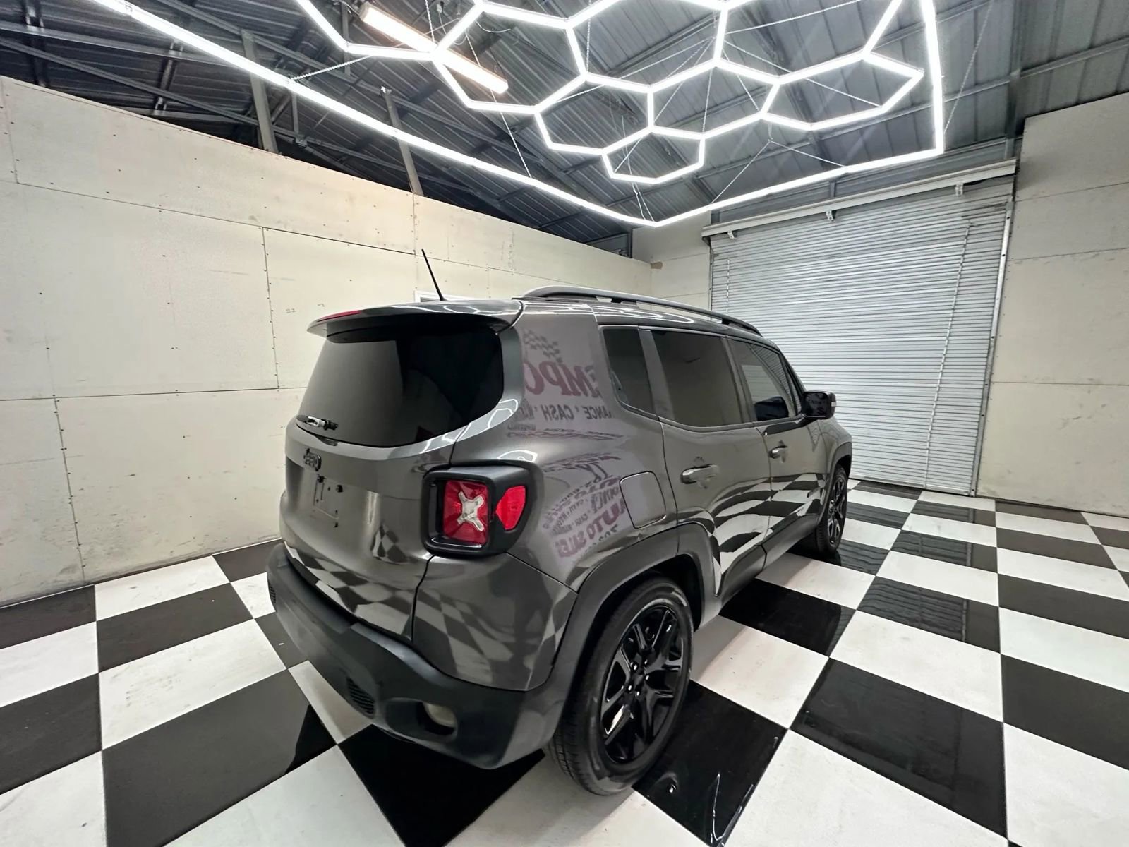 Used 2017 Jeep Renegade Altitude image 3