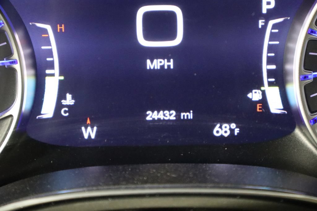 Used 2025 Chrysler Pacifica Pinnacle w/ Trailer Tow Group AWD/4WD image 41