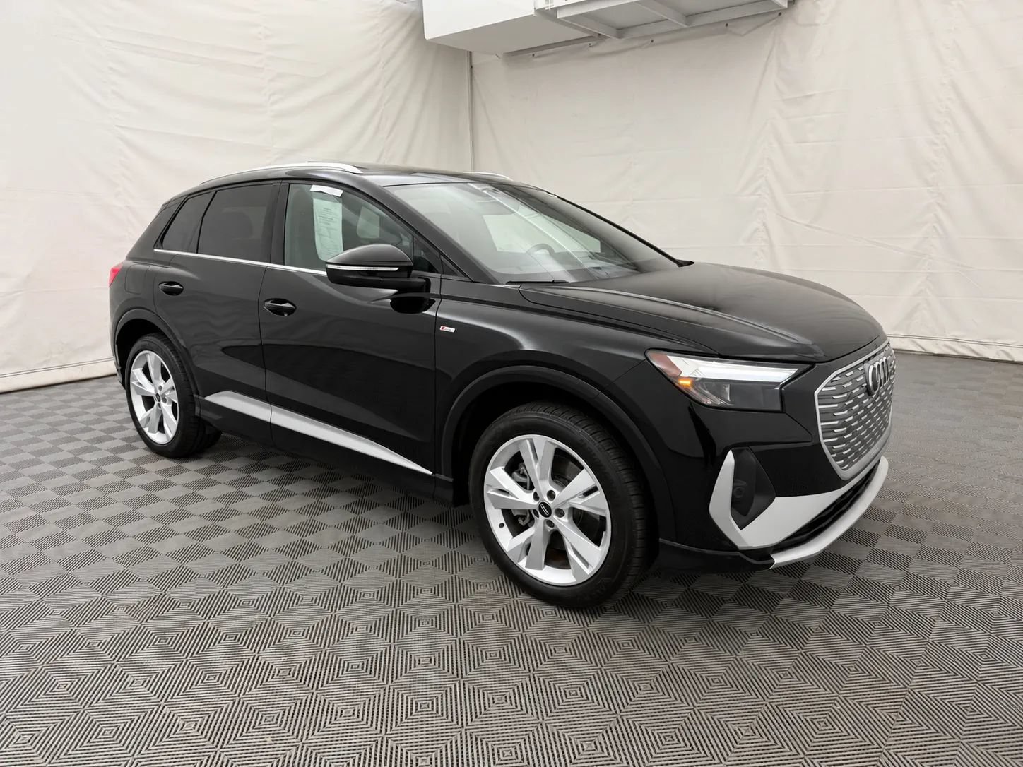 Used 2023 Audi Q4 e-tron Premium Plus w/ Premium Plus AWD/4WD image 4
