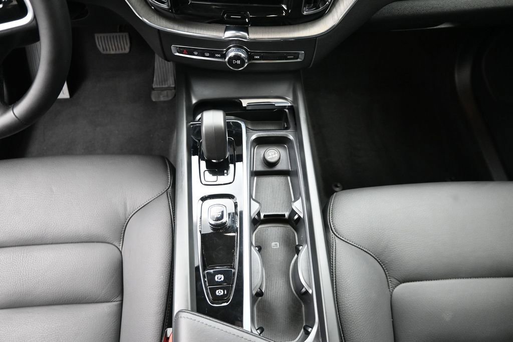 Used 2025 Volvo XC60 B5 Plus w/ Climate Package AWD/4WD image 16