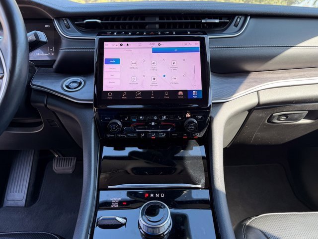 Used 2021 Jeep Grand Cherokee L Limited w/ Luxury Tech Group II image 15