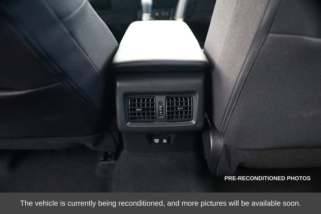 Used 2025 Toyota Camry LE w/ Convenience Package image 29