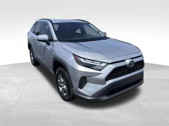 Used 2024 Toyota RAV4 LE AWD/4WD image 7