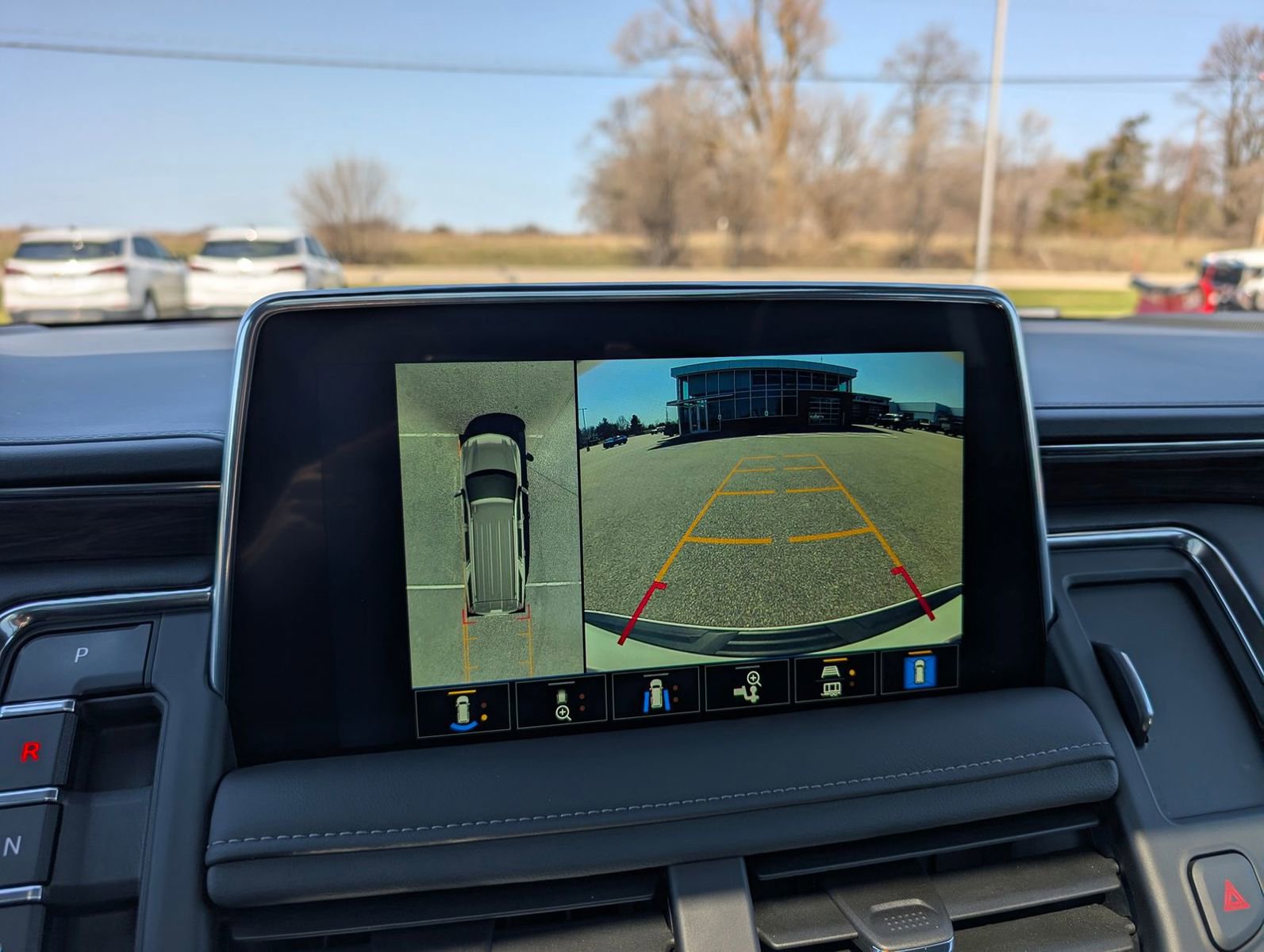 Certified 2023 Chevrolet Suburban Z71 w/ Luxury Package image 25