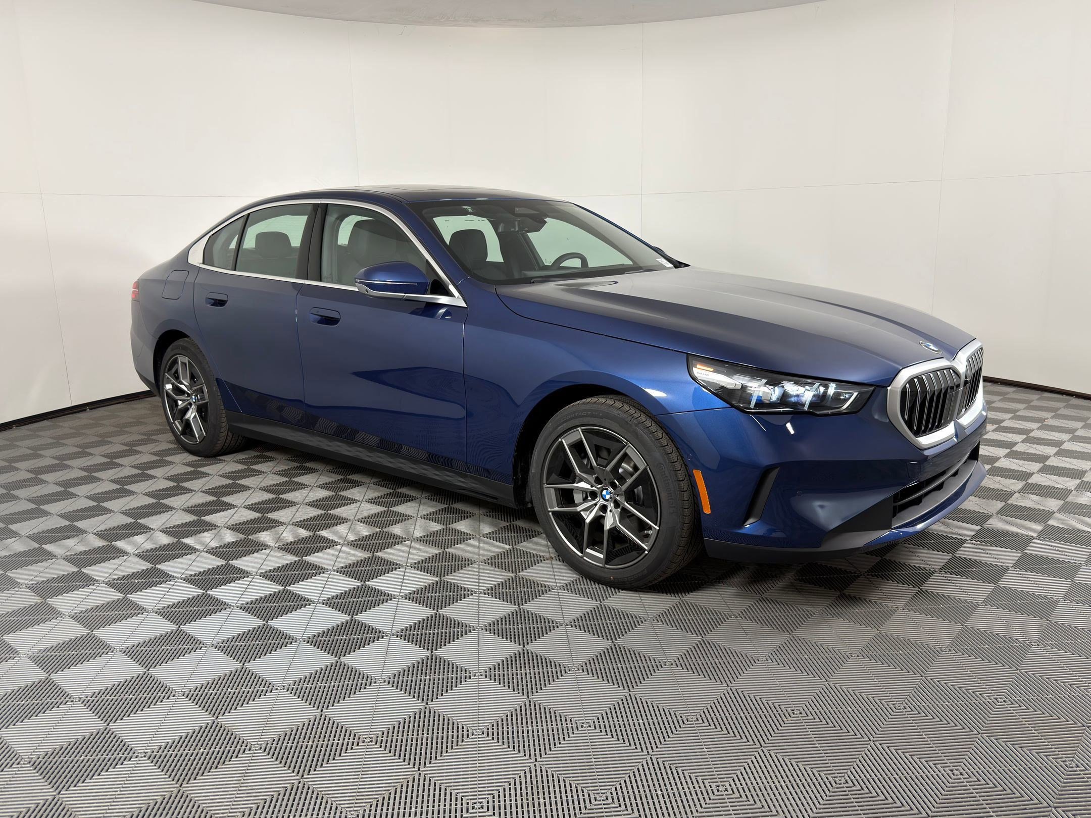 Used 2026 BMW 530i w/ Convenience Package RWD image 6