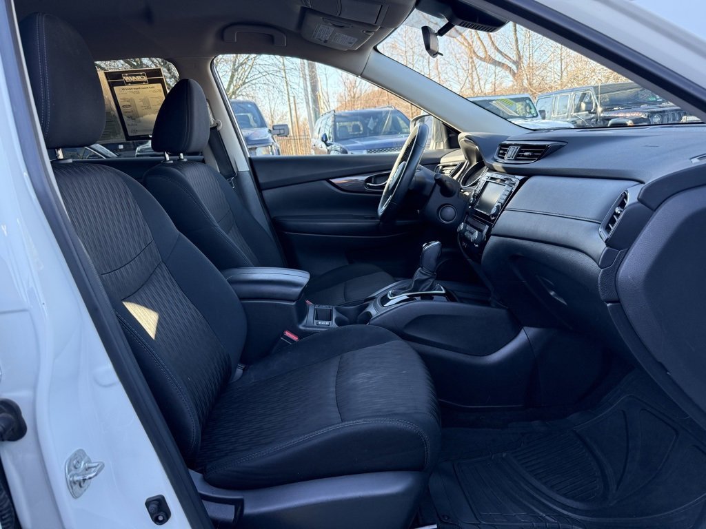 Used 2019 Nissan Rogue SV image 38
