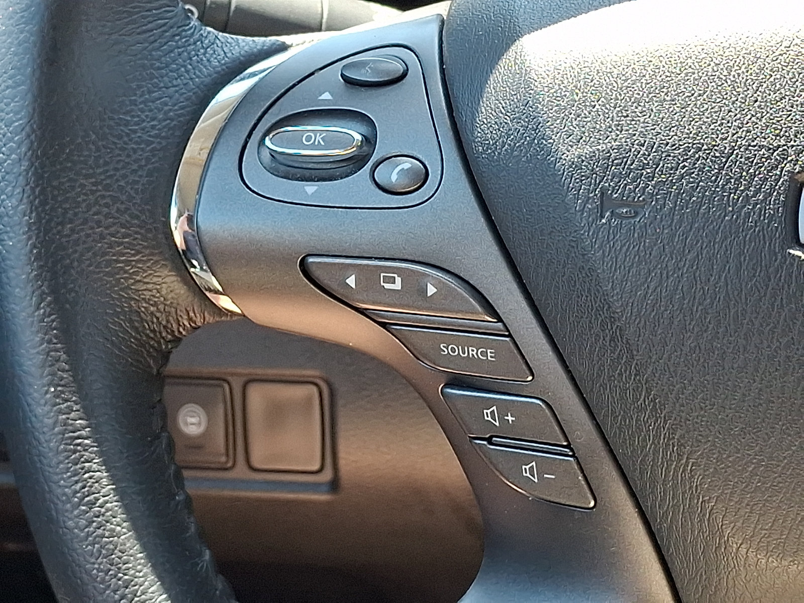 Certified 2024 Nissan Murano SV w/ SV Midnight Edition Package AWD/4WD image 19