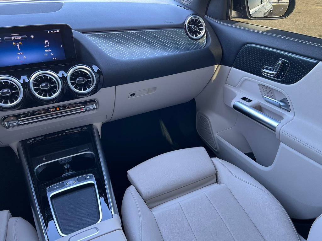 Used 2025 Mercedes-Benz GLA 250 4MATIC image 35