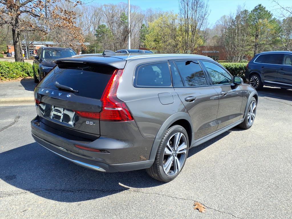 Certified 2025 Volvo V60 B5 Cross Country Plus image 3