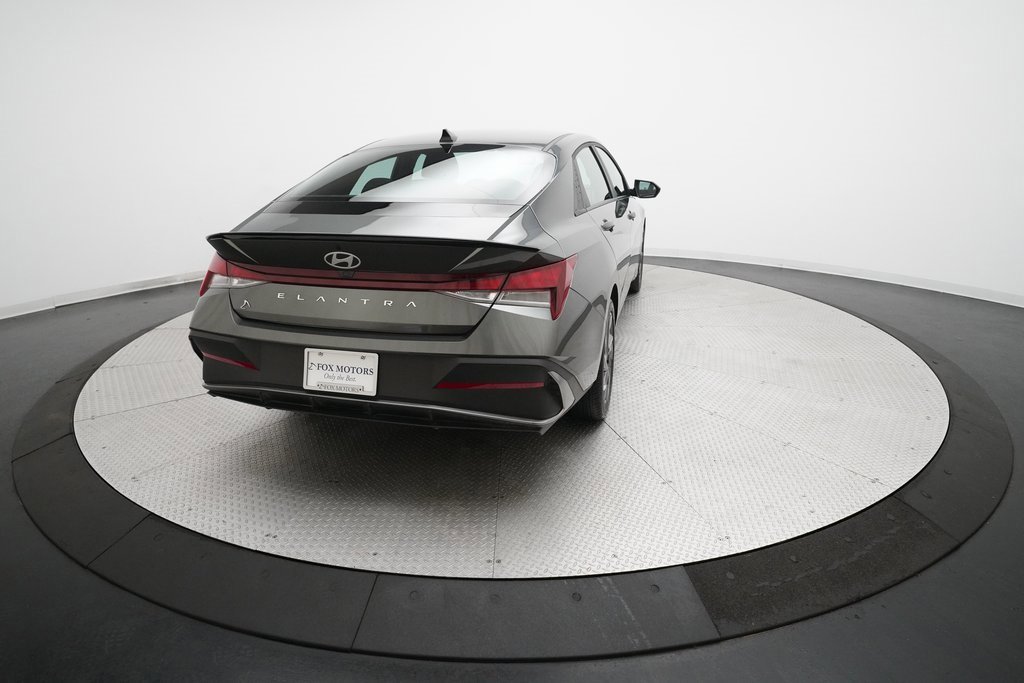 Used 2025 Hyundai Elantra Sport image 34