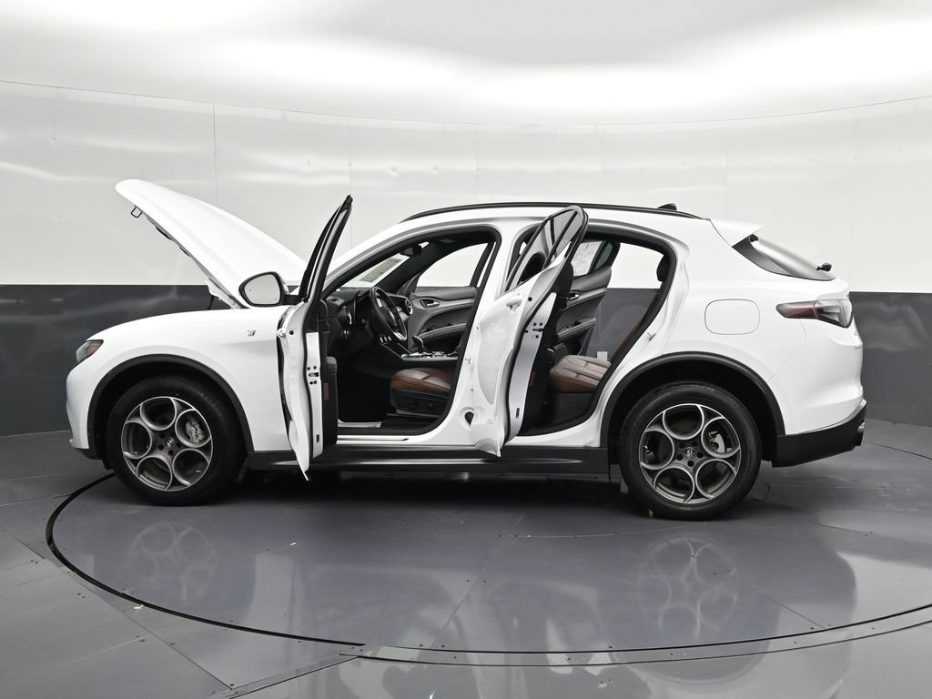 Used 2024 Alfa Romeo Stelvio Ti w/ Active Assist Plus Package AWD/4WD image 41